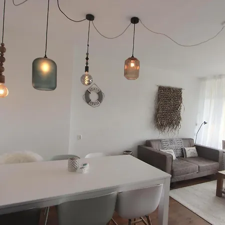 Aan Zee Apartment