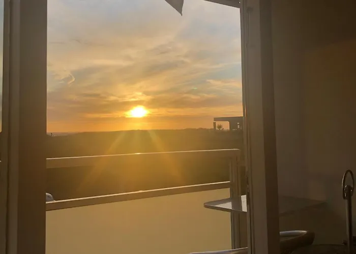 Aan Zee 에크몬드안지